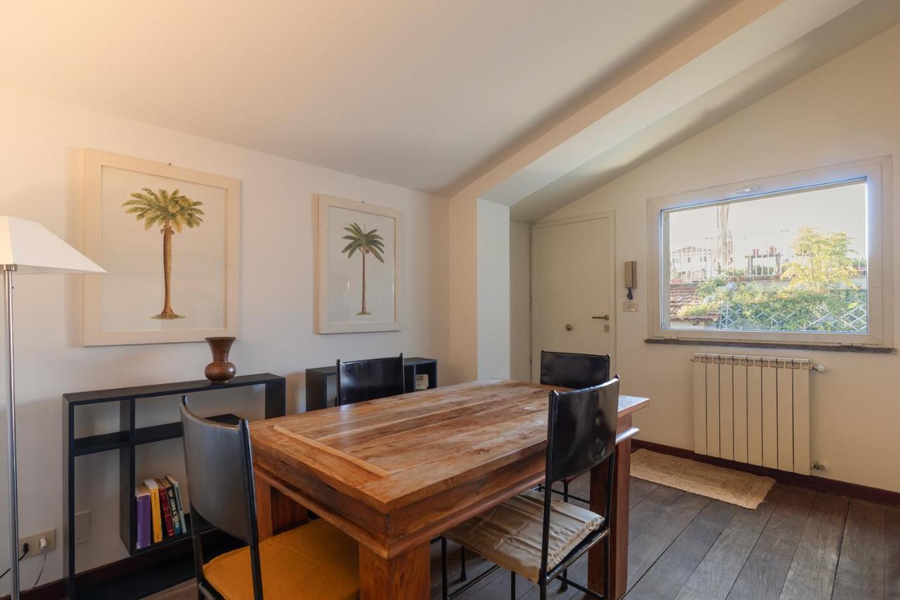 Bright And Comfy Terraced In Trastevere Apartment Rom